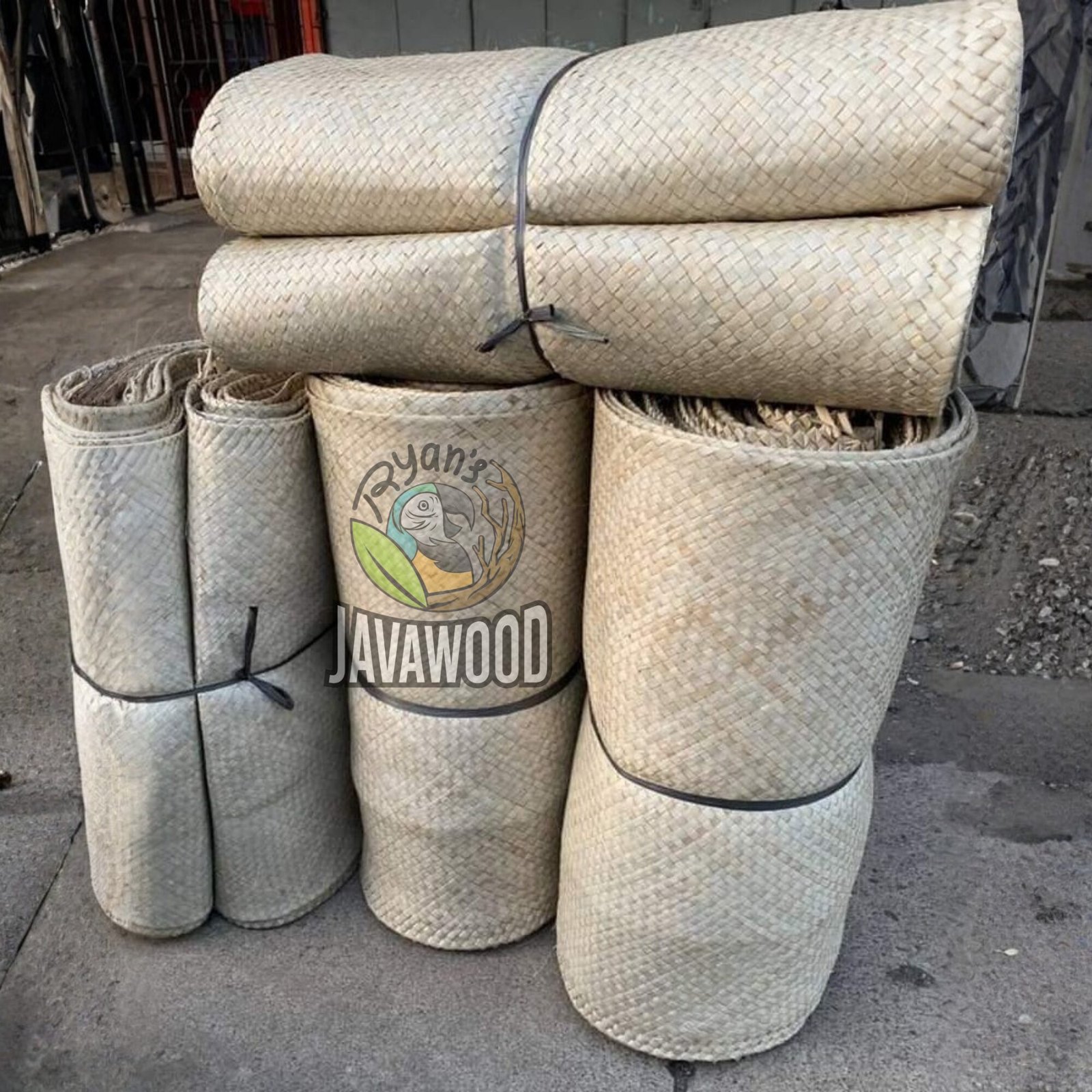Premium Handwoven Pandanus Matt | Natural Fiber Decorative Mat
